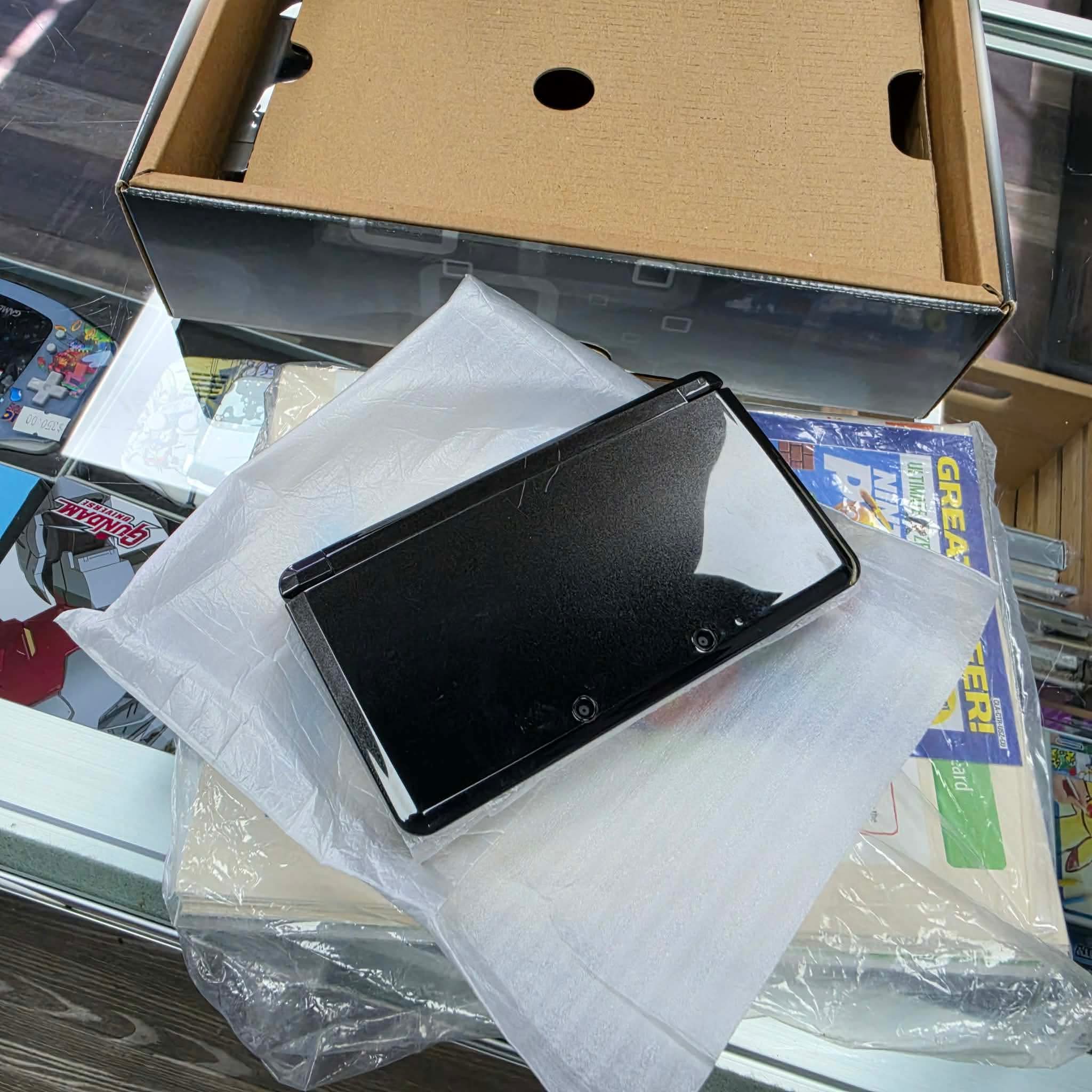 Nintendo 3DS Launch Edition Black Handheld Console Console and Box