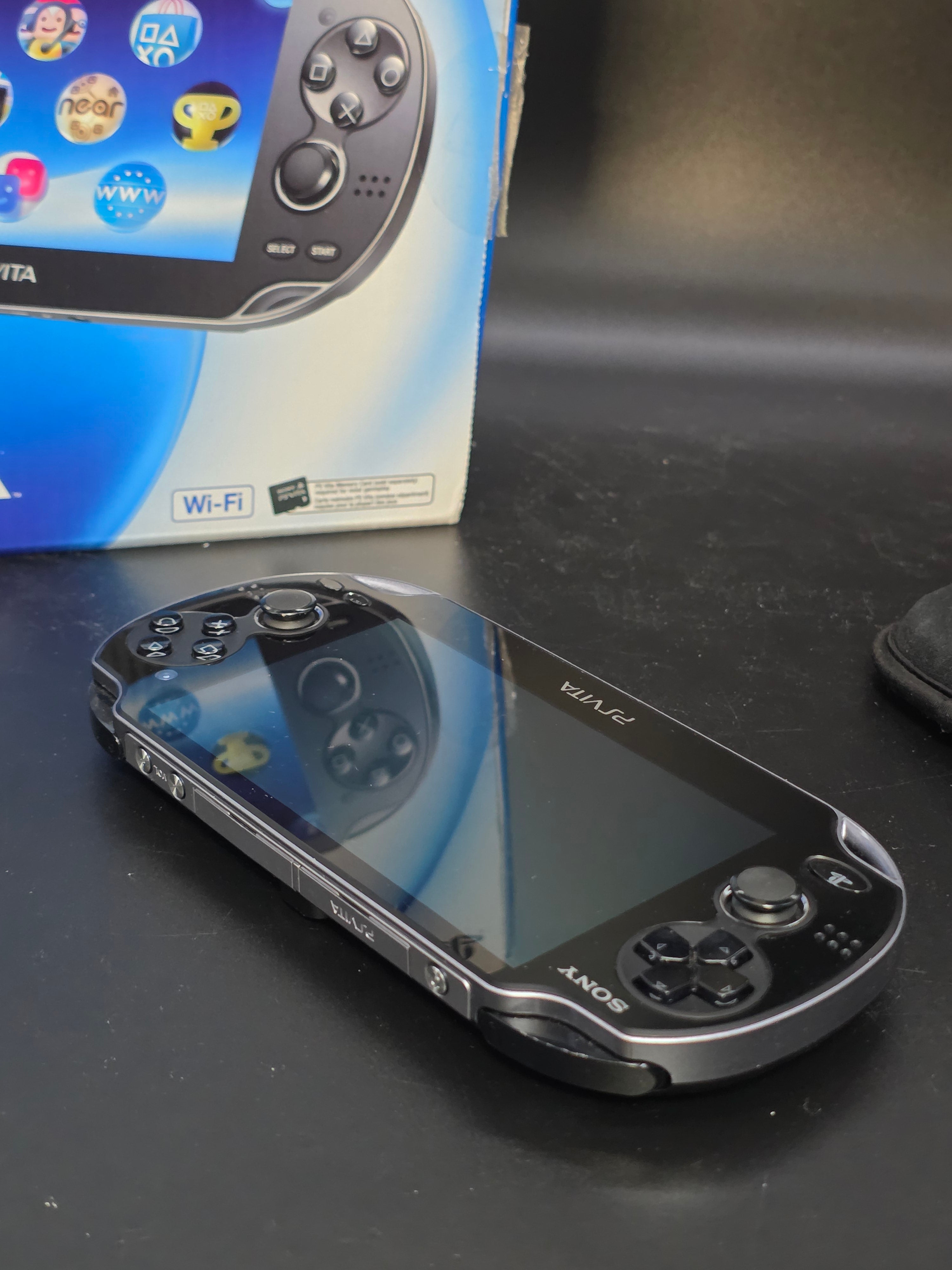 (CIB) Sony PlayStation PS Vita Black Handheld Console (PCH-1001)