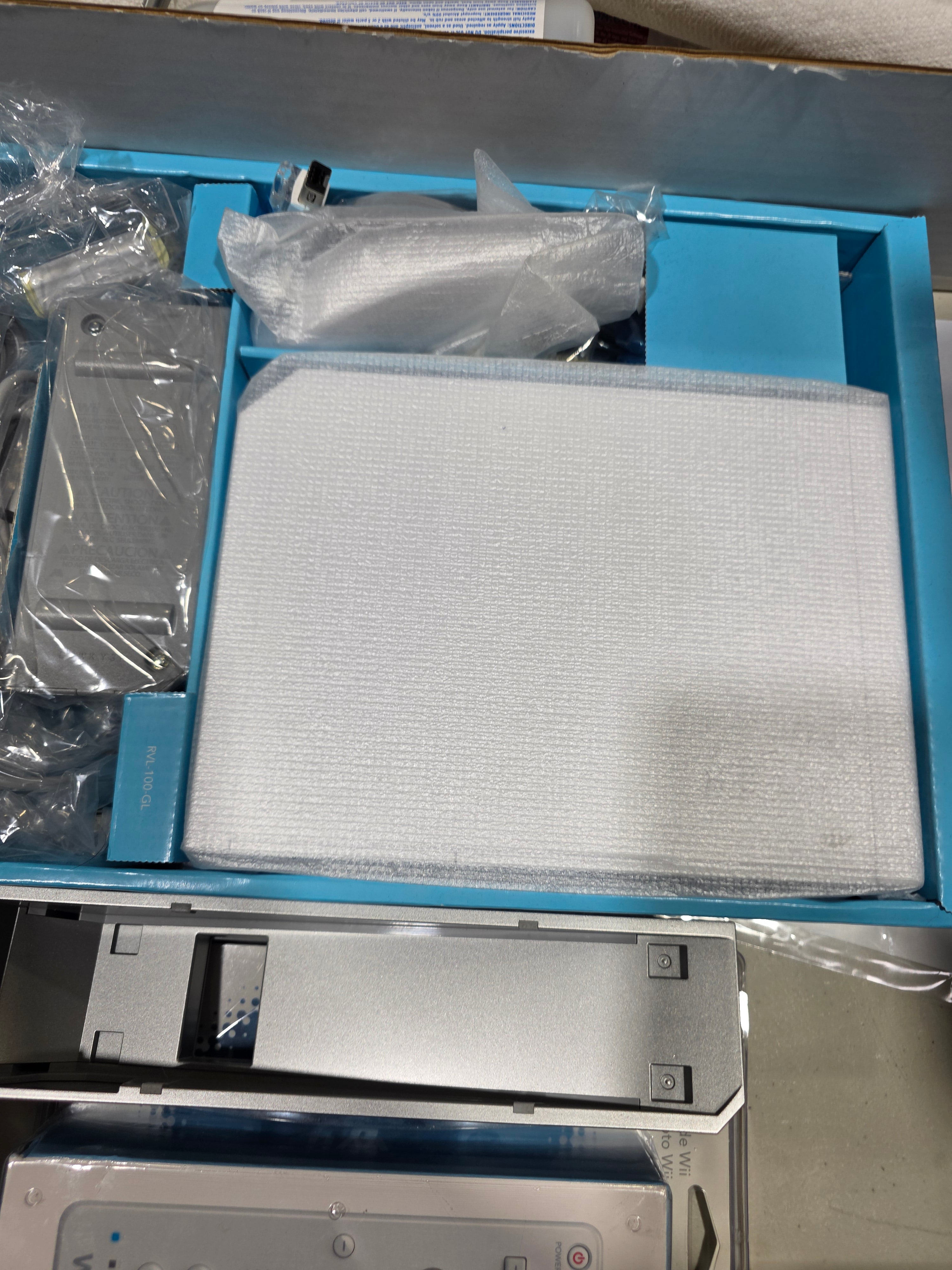 (Brand New) Nintendo Wii White Console Bundle (RVL-001)