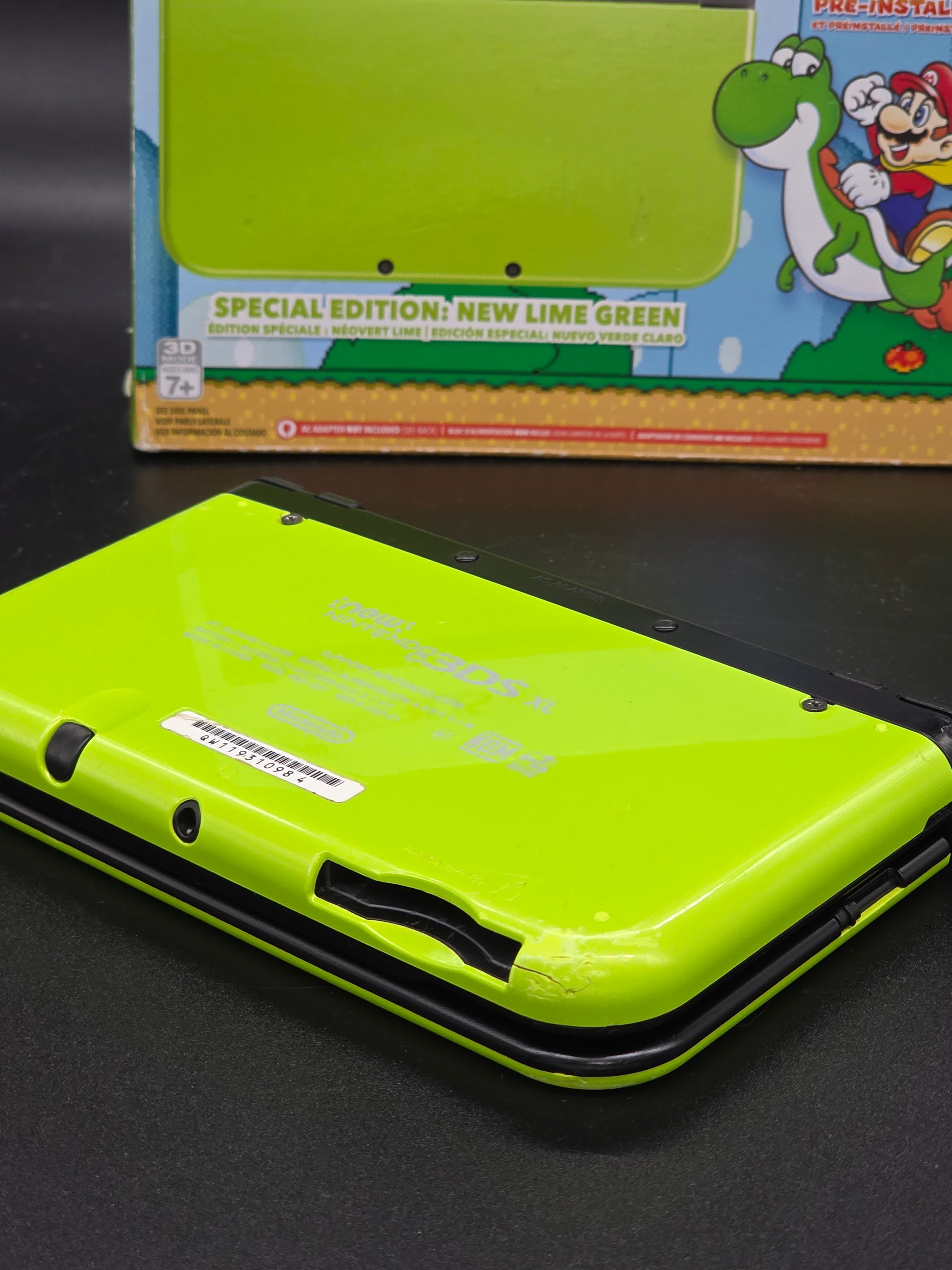New Nintendo 3DS XL Special Edition: New Lime Green w/Super Mario World - Amazon Exclusive
