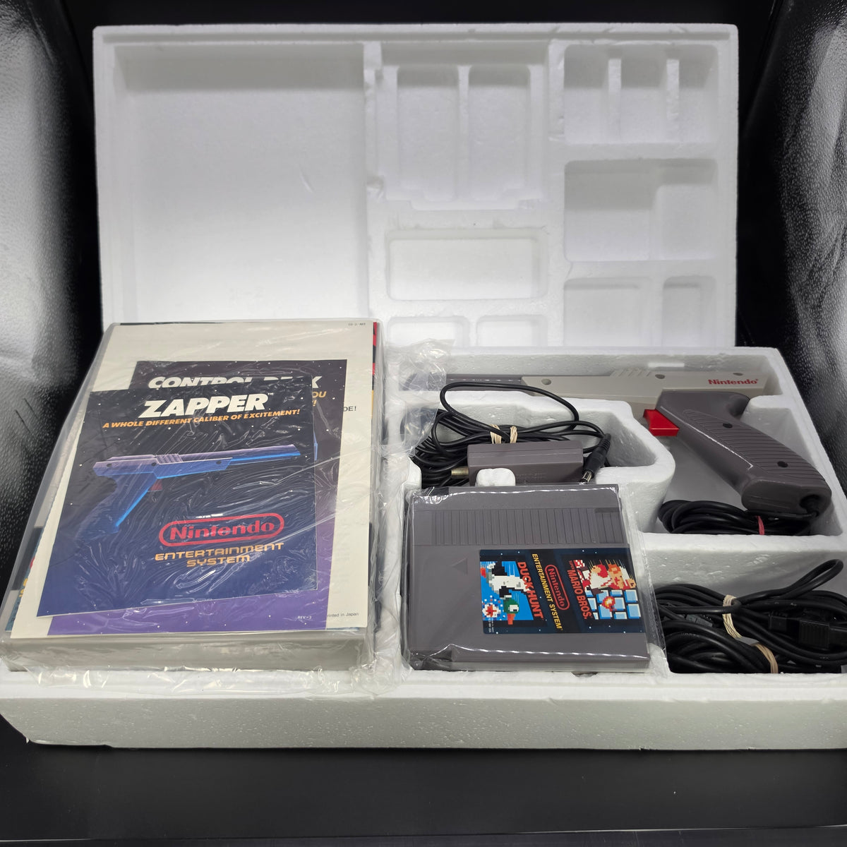 CIB Nintendo NES Action Set - Console Bundle [Grey Zapper)
