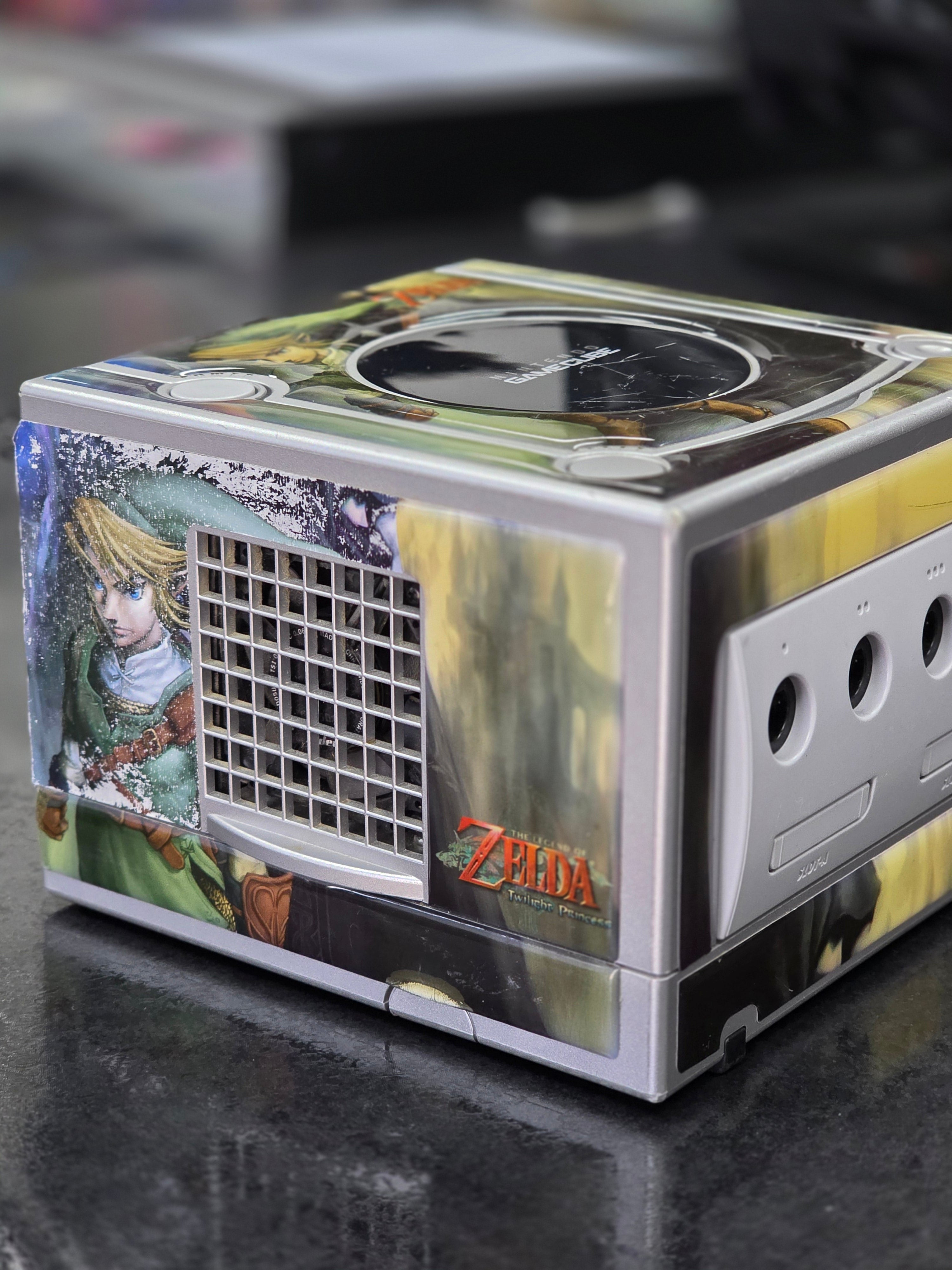 Nintendo GameCube Platinum Zelda Skinned Console Bundle