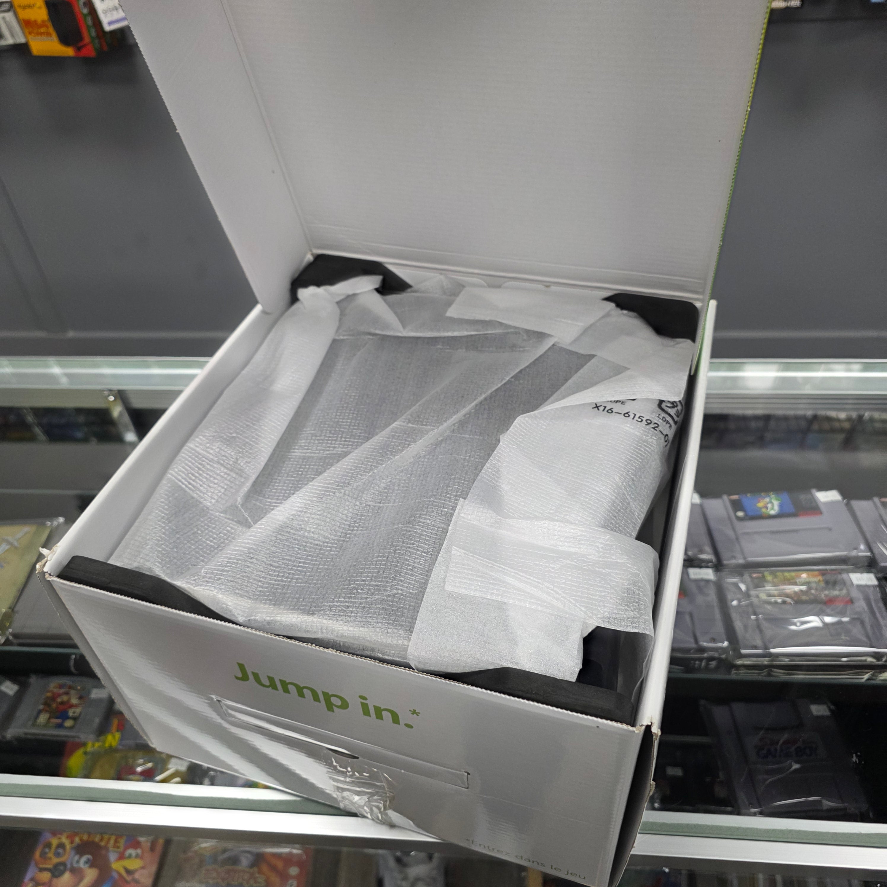 CIB Microsoft Xbox 360 Slim 250GB Glossy Black