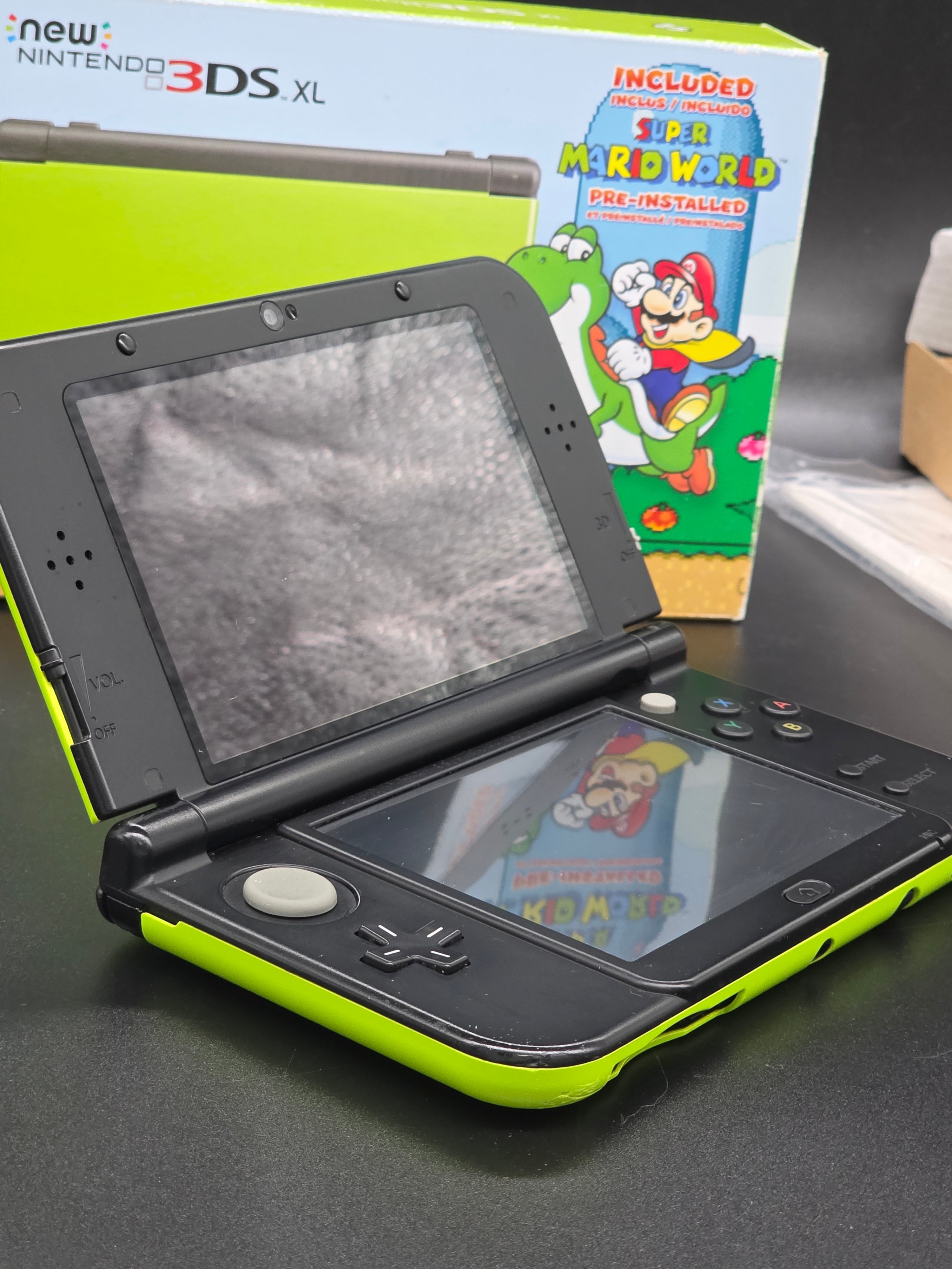 New Nintendo 3DS XL Special Edition: New Lime Green w/Super Mario World - Amazon Exclusive