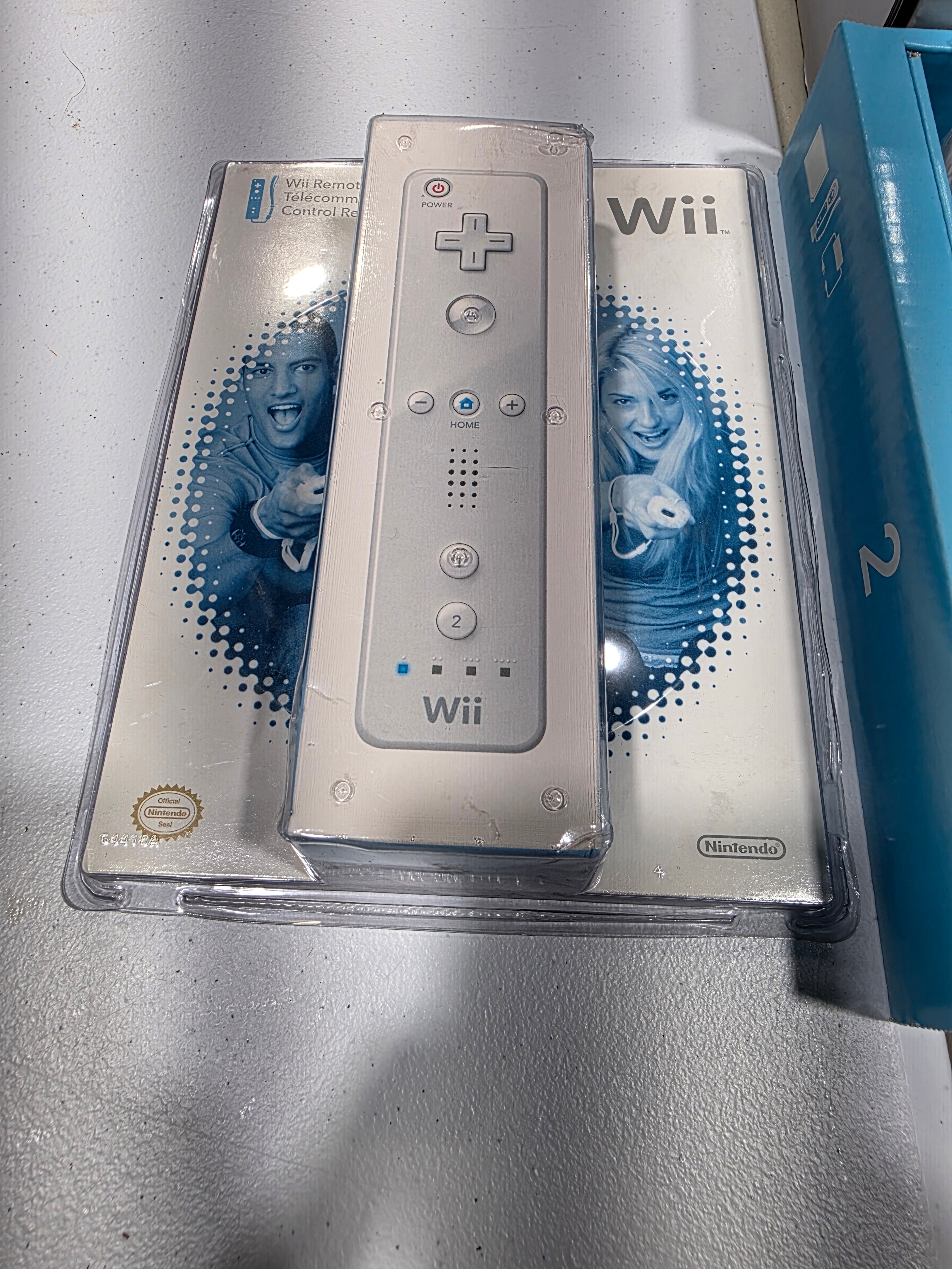(Brand New) Nintendo Wii White Console Bundle (RVL-001)