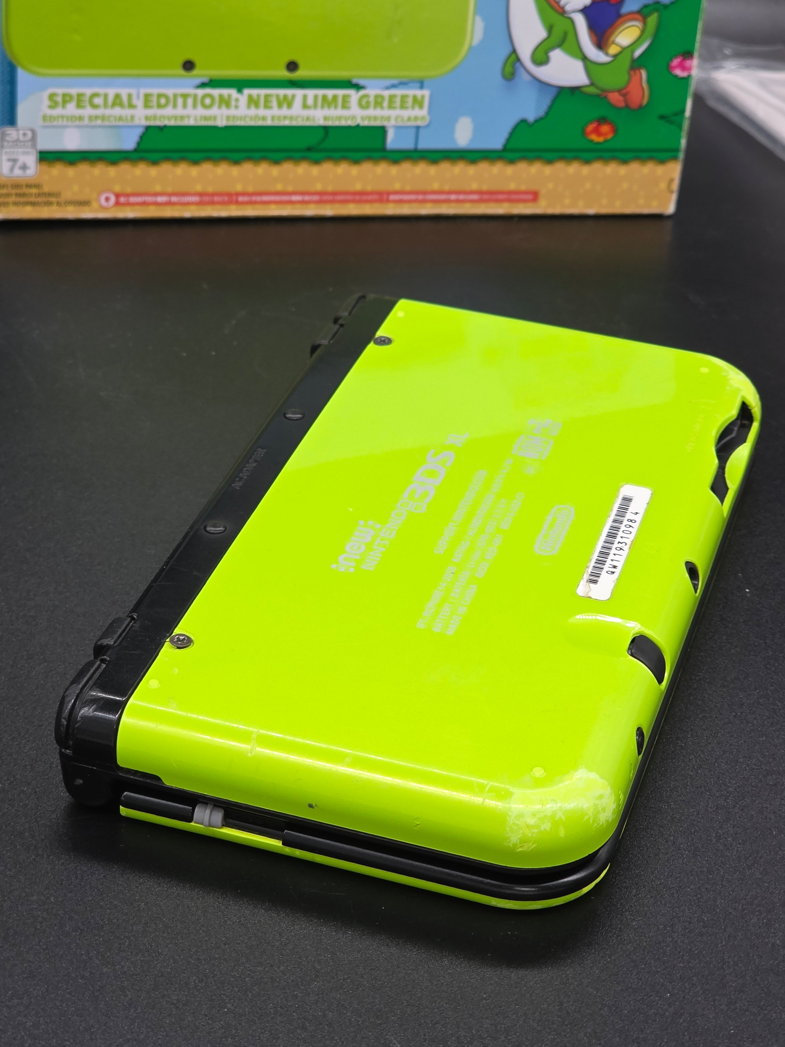 New Nintendo 3DS XL Special Edition: New Lime Green w/Super Mario World - Amazon Exclusive