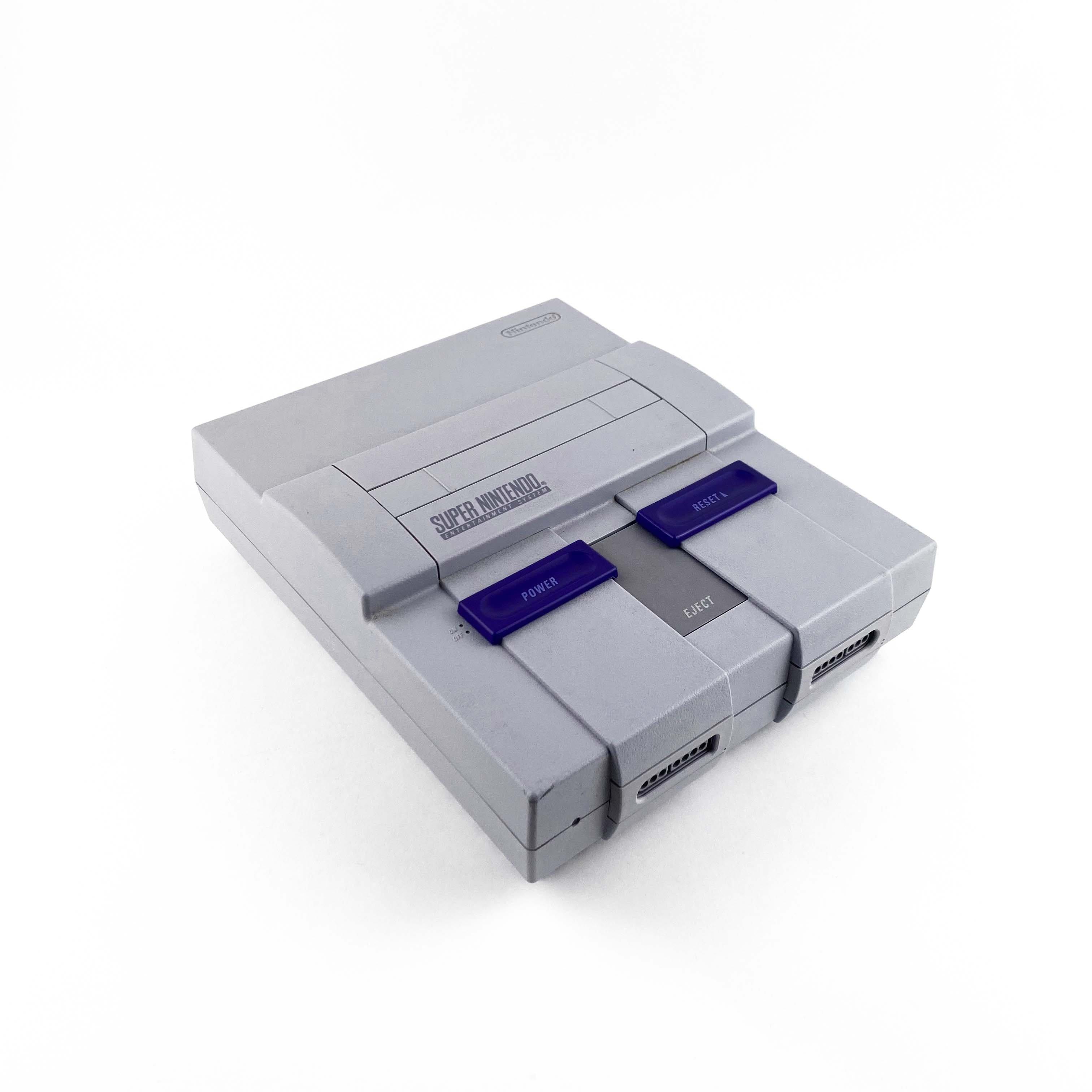 Nintendo SNES Console Bundle (SNS-001)