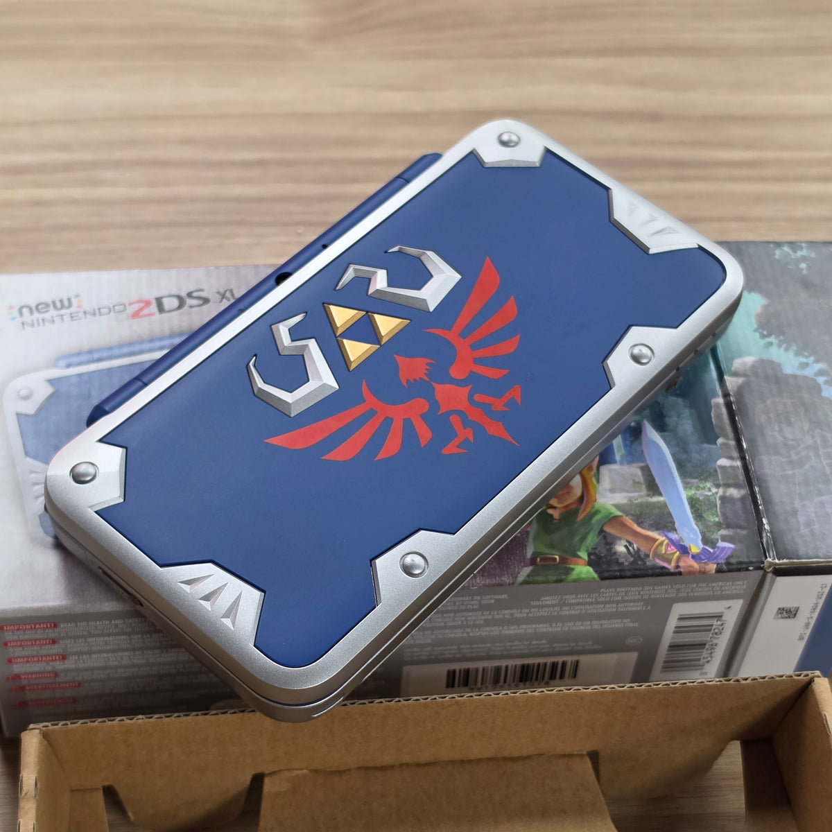 New Nintendo 2DS XL Zelda Hylian Shield Handheld Console (CIB)