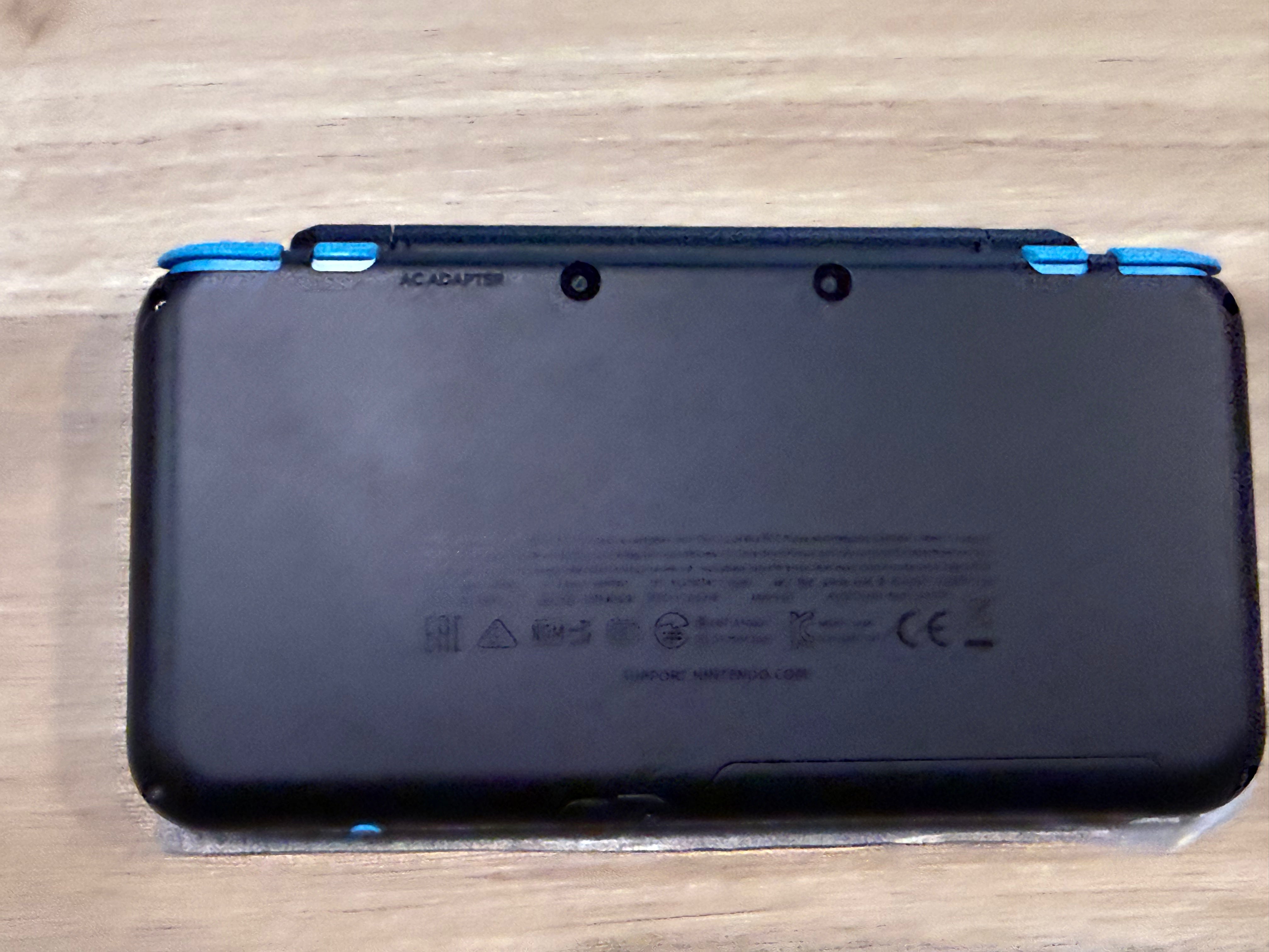 New Nintendo 2DS XL Handheld Console System Mario Kart 7 Bundle Black/Turquoise