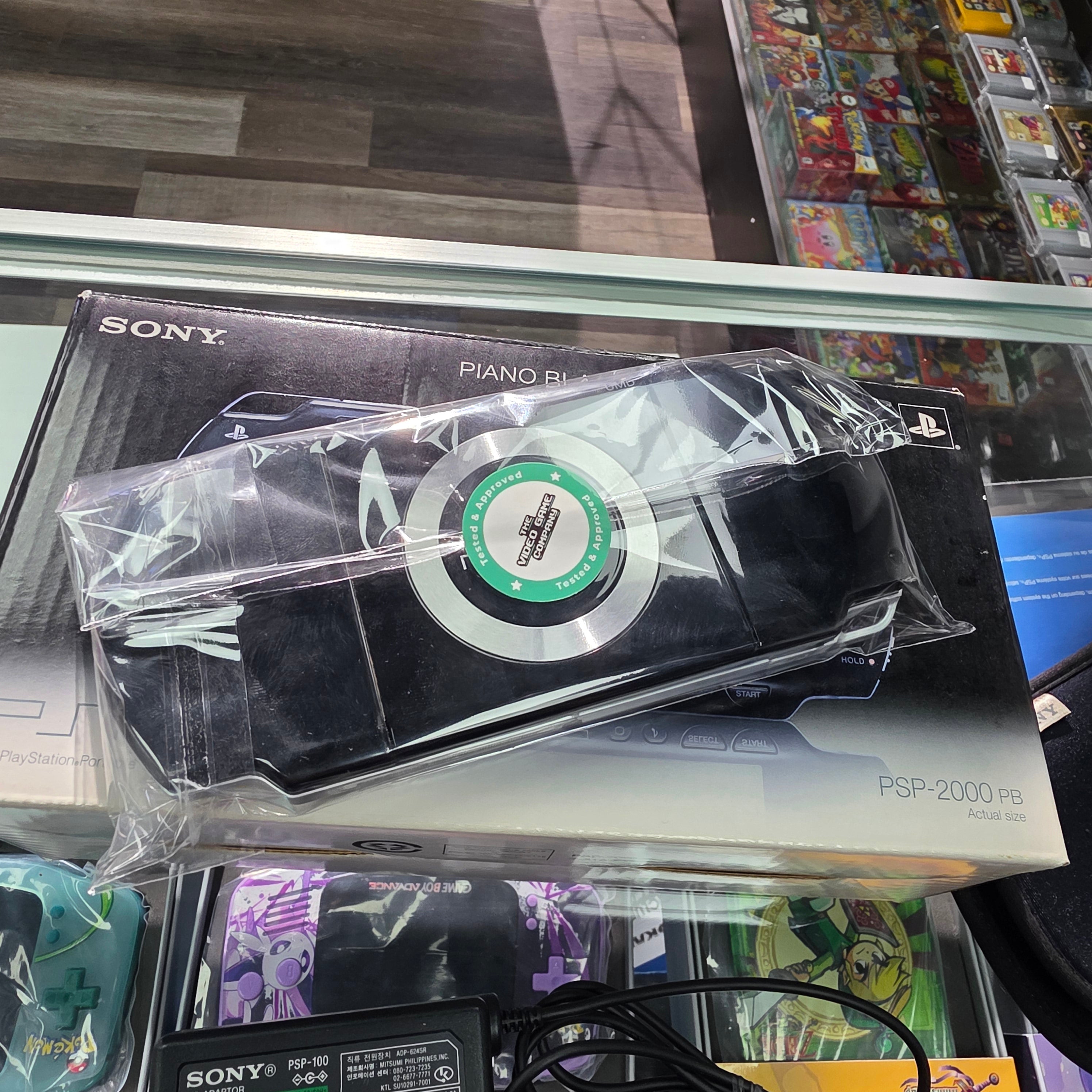 (Complete in box) Sony PlayStation Portable PSP Black Model 2000 Handheld Console (Japanese)