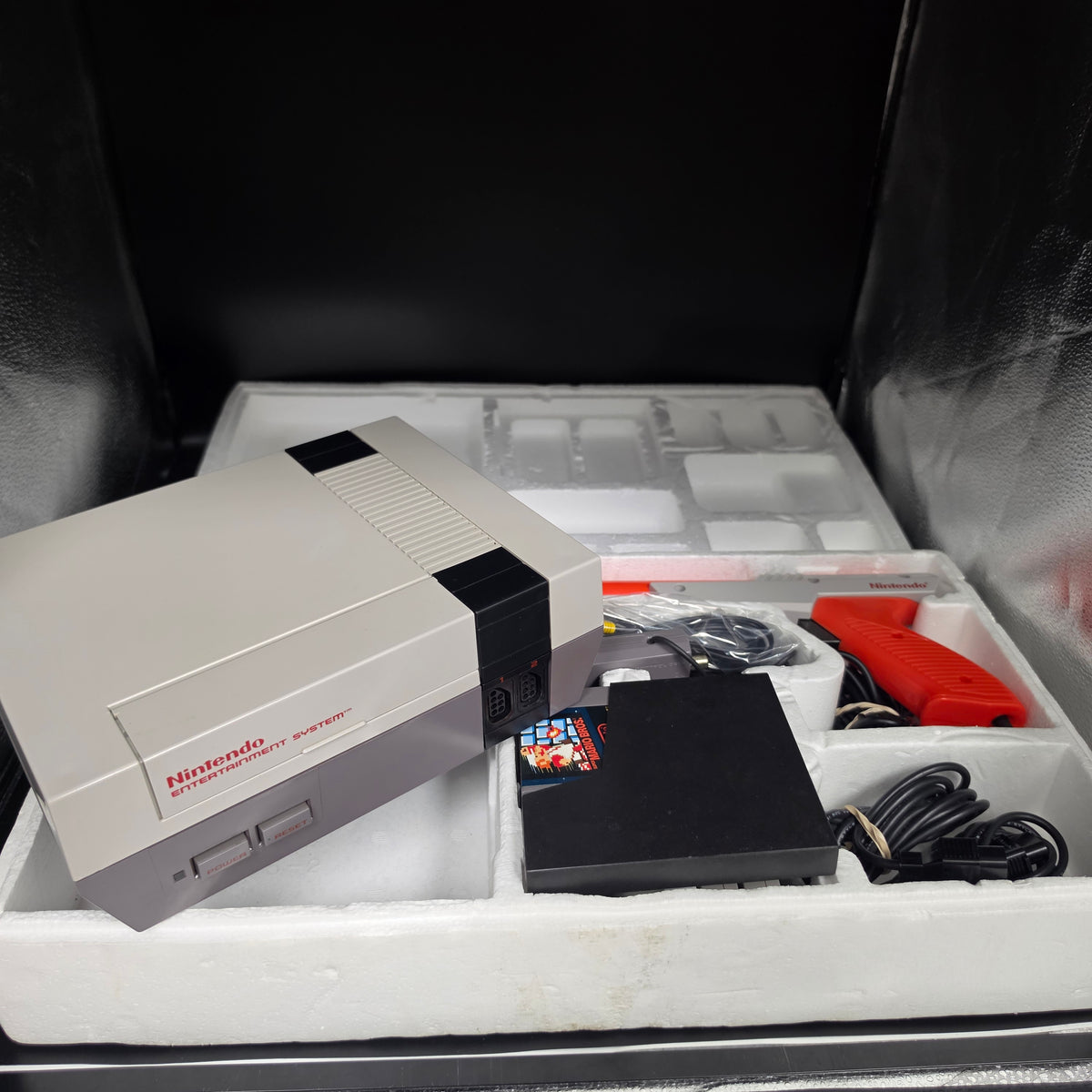 CIB Nintendo NES Action Set - Console Bundle [B]
