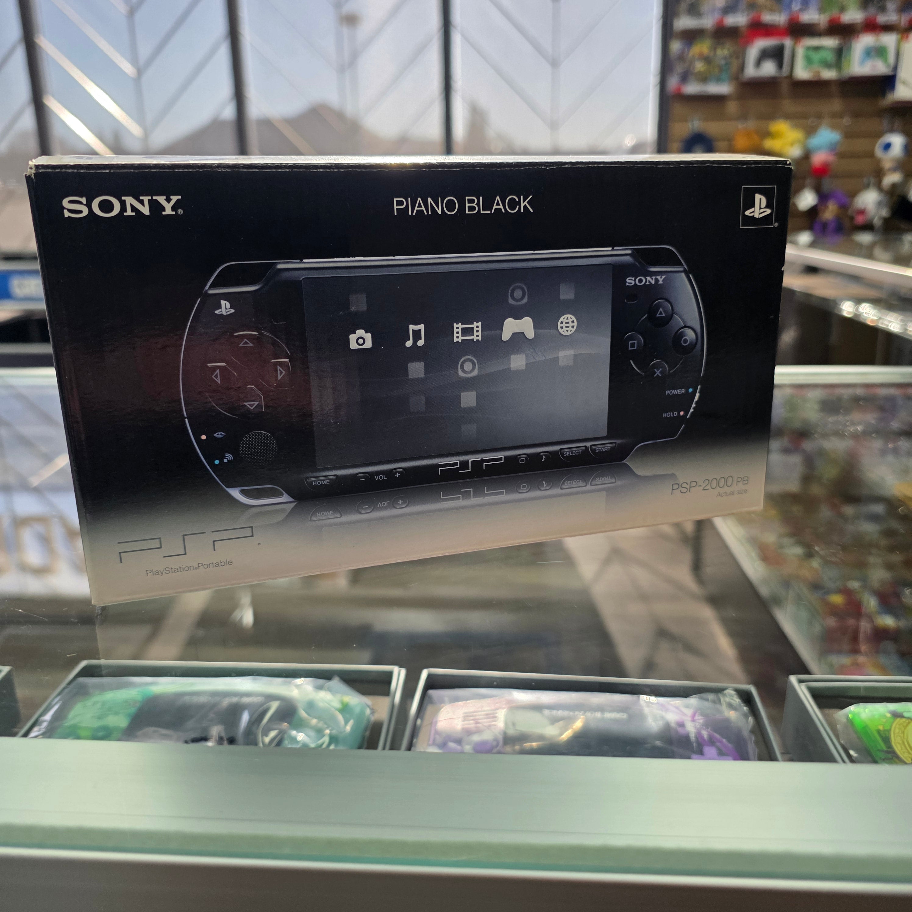 (Complete in box) Sony PlayStation Portable PSP Black Model 2000 Handheld Console (Japanese)