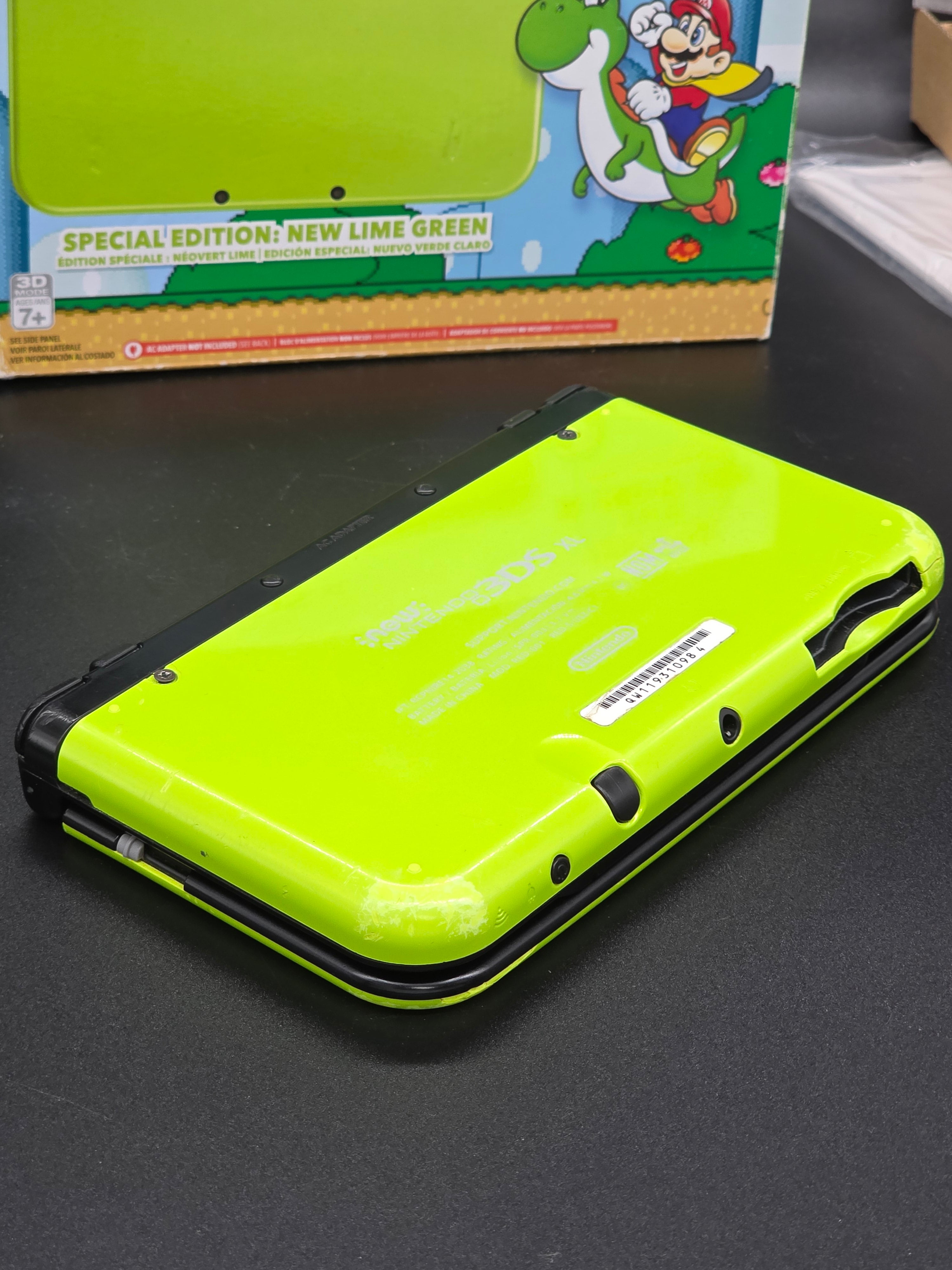 New Nintendo 3DS XL Special Edition: New Lime Green w/Super Mario World - Amazon Exclusive
