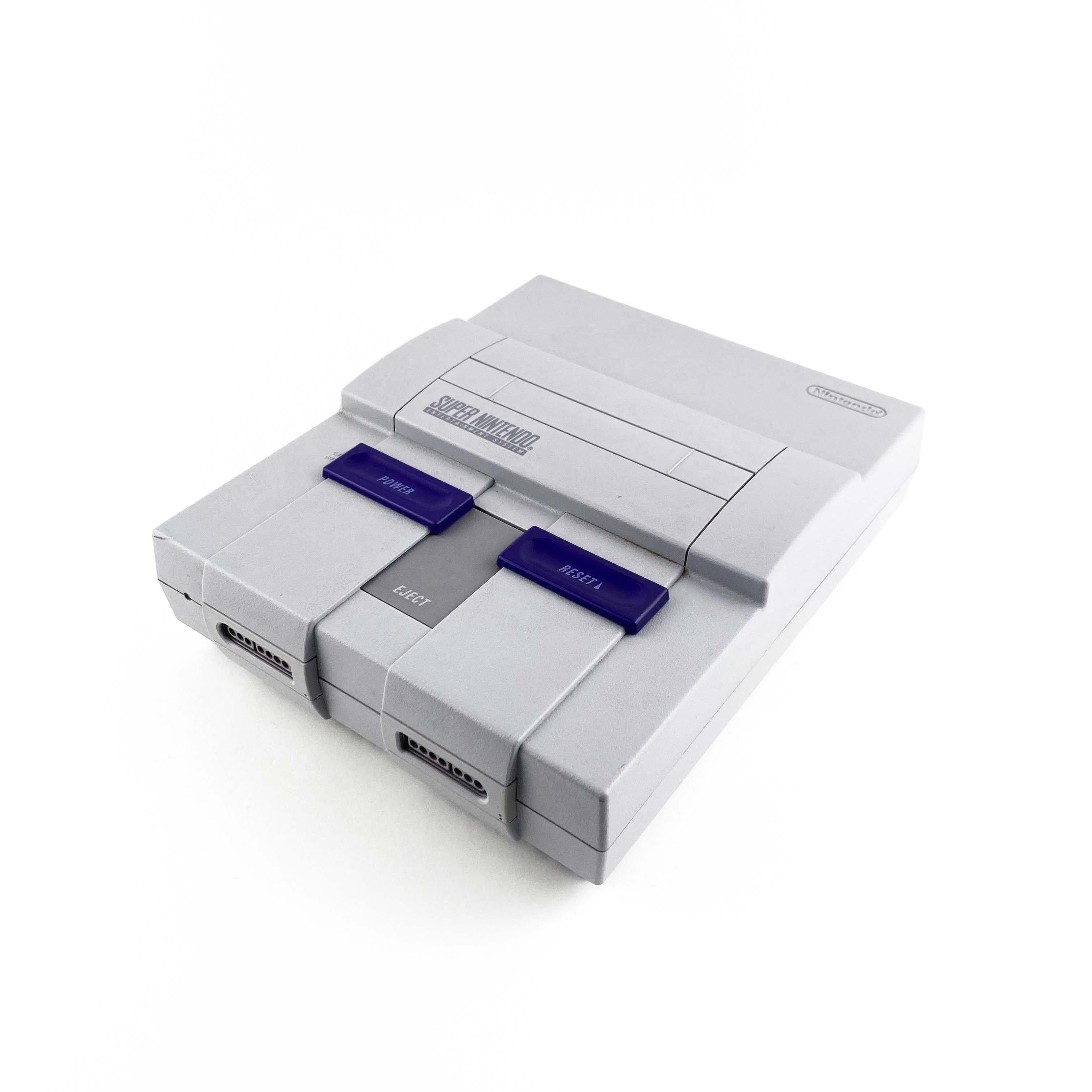 Nintendo SNES Console Bundle (SNS-001)